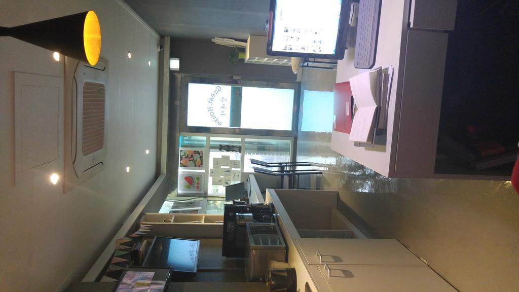 סיאול Embassy Guesthouse Itaewon מראה חיצוני תמונה